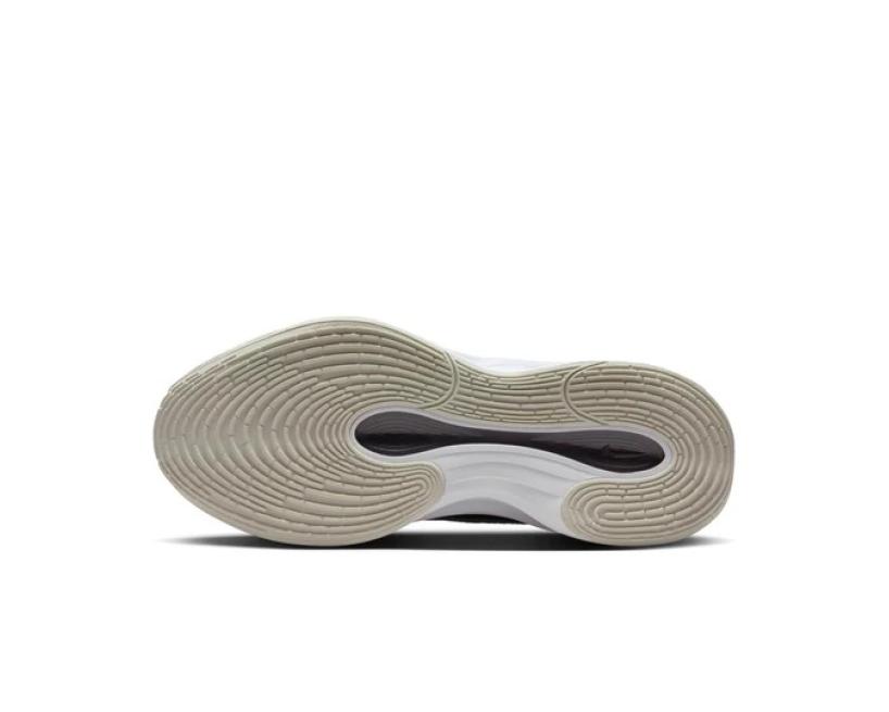 Nike G.T. Hustle Academy  'White Black Light Bone' (FJ7808-100)