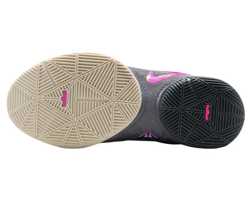 Nike LeBron 22 "Blacklight" (FZ1094-001)