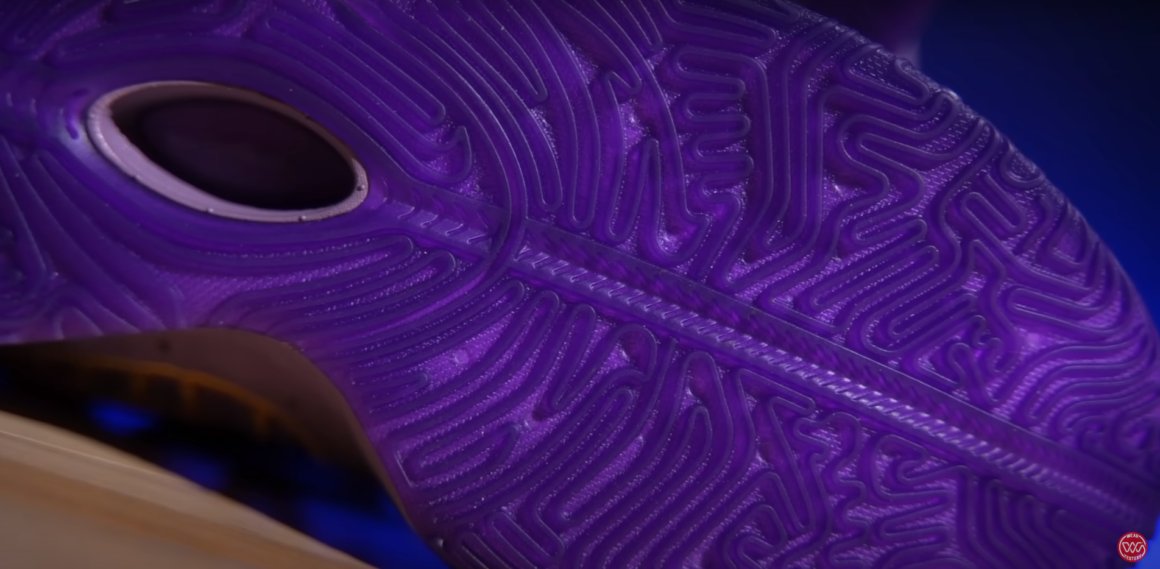 mike-lebron-21-traction-1160x569